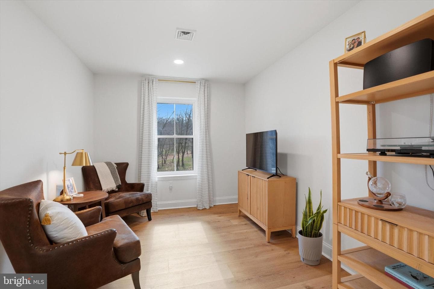 41 S Grange Avenue photo 30