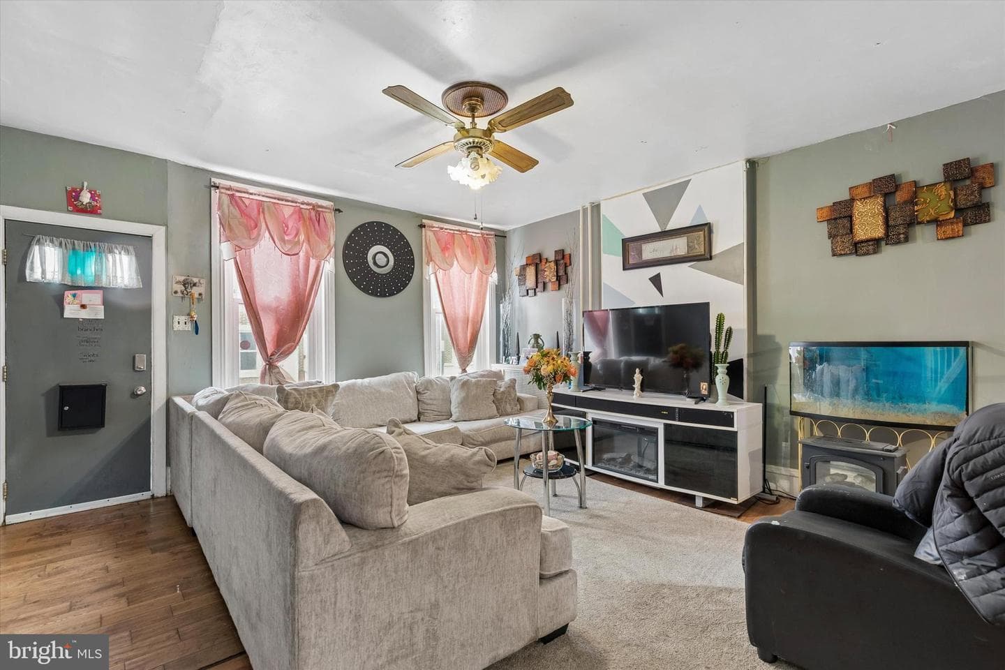 665 Corson Street photo 2