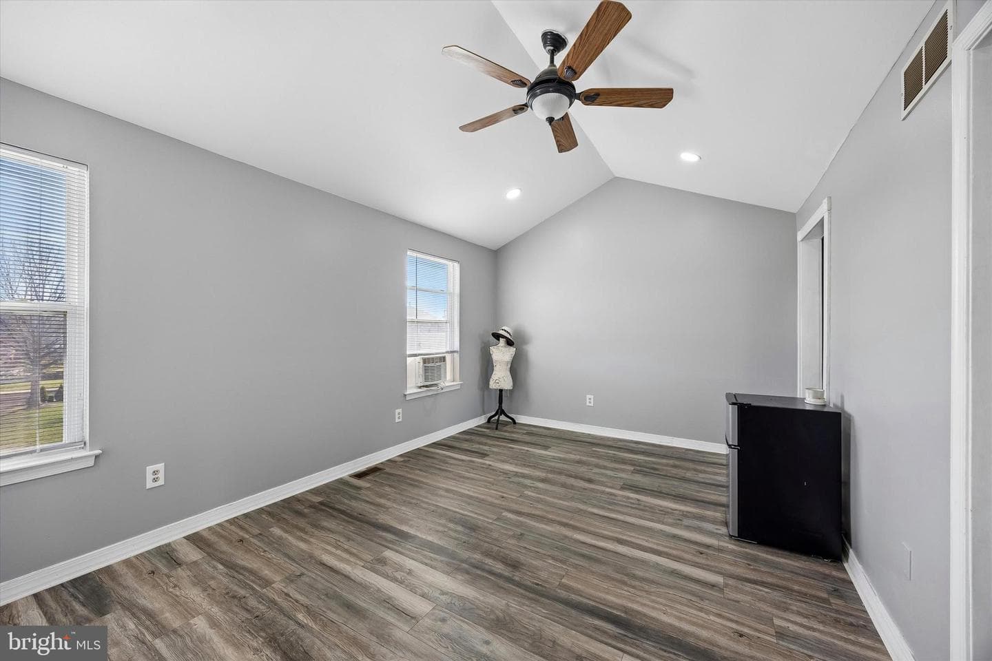 318 Parkview photo 15
