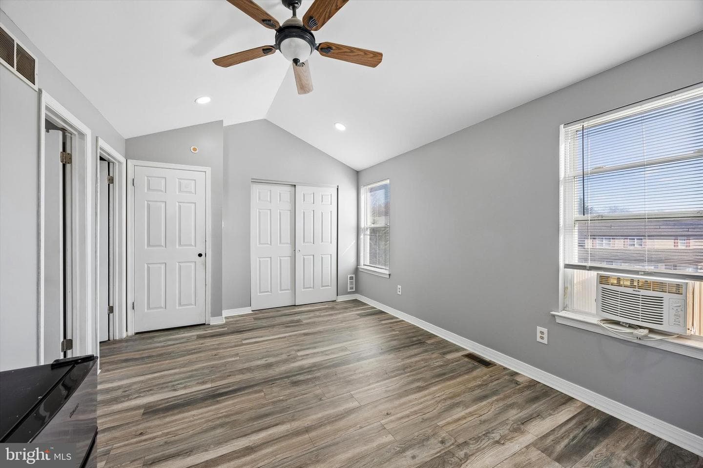 318 Parkview photo 16