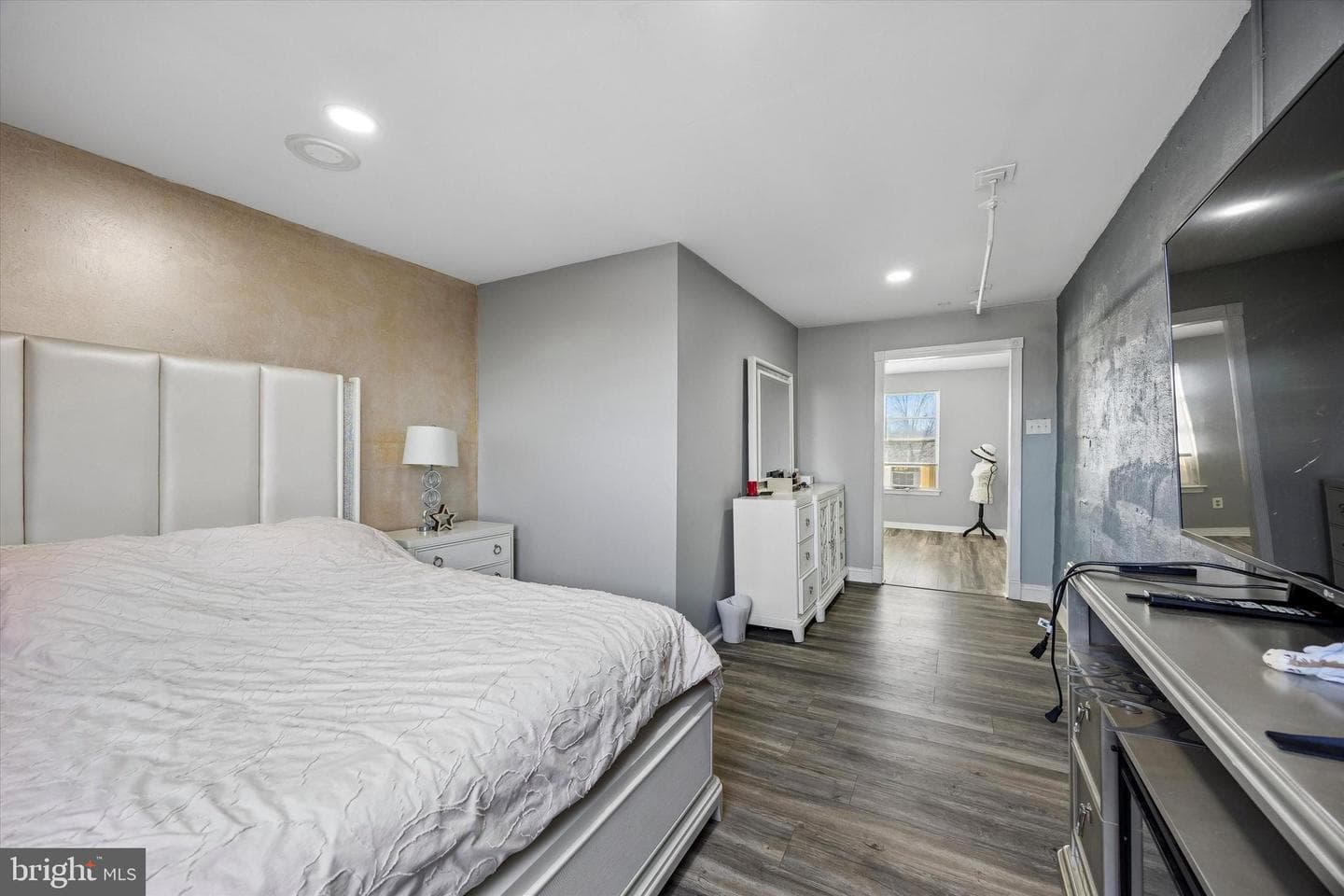 318 Parkview photo 18