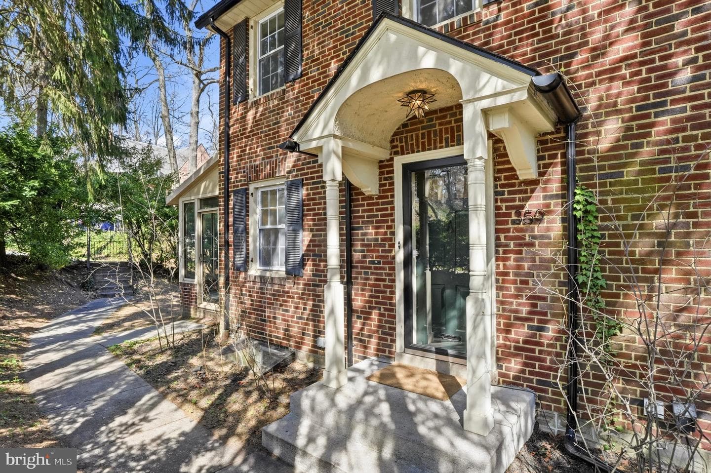 359 Lismore Avenue photo 2