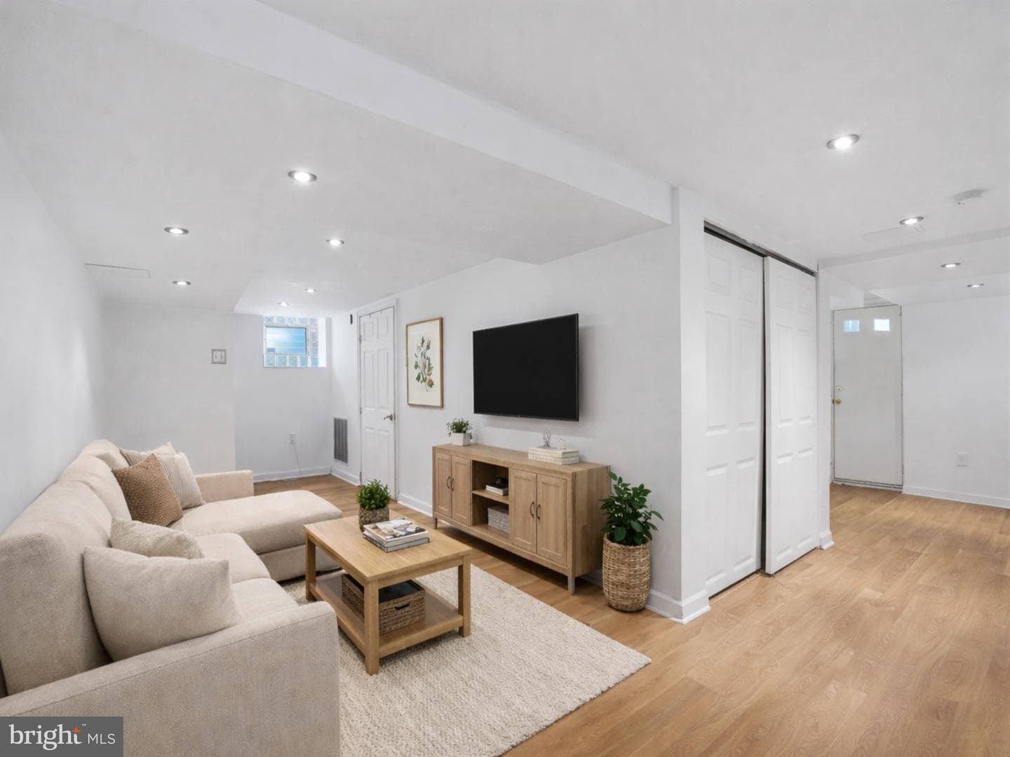 359 Lismore Avenue photo 31