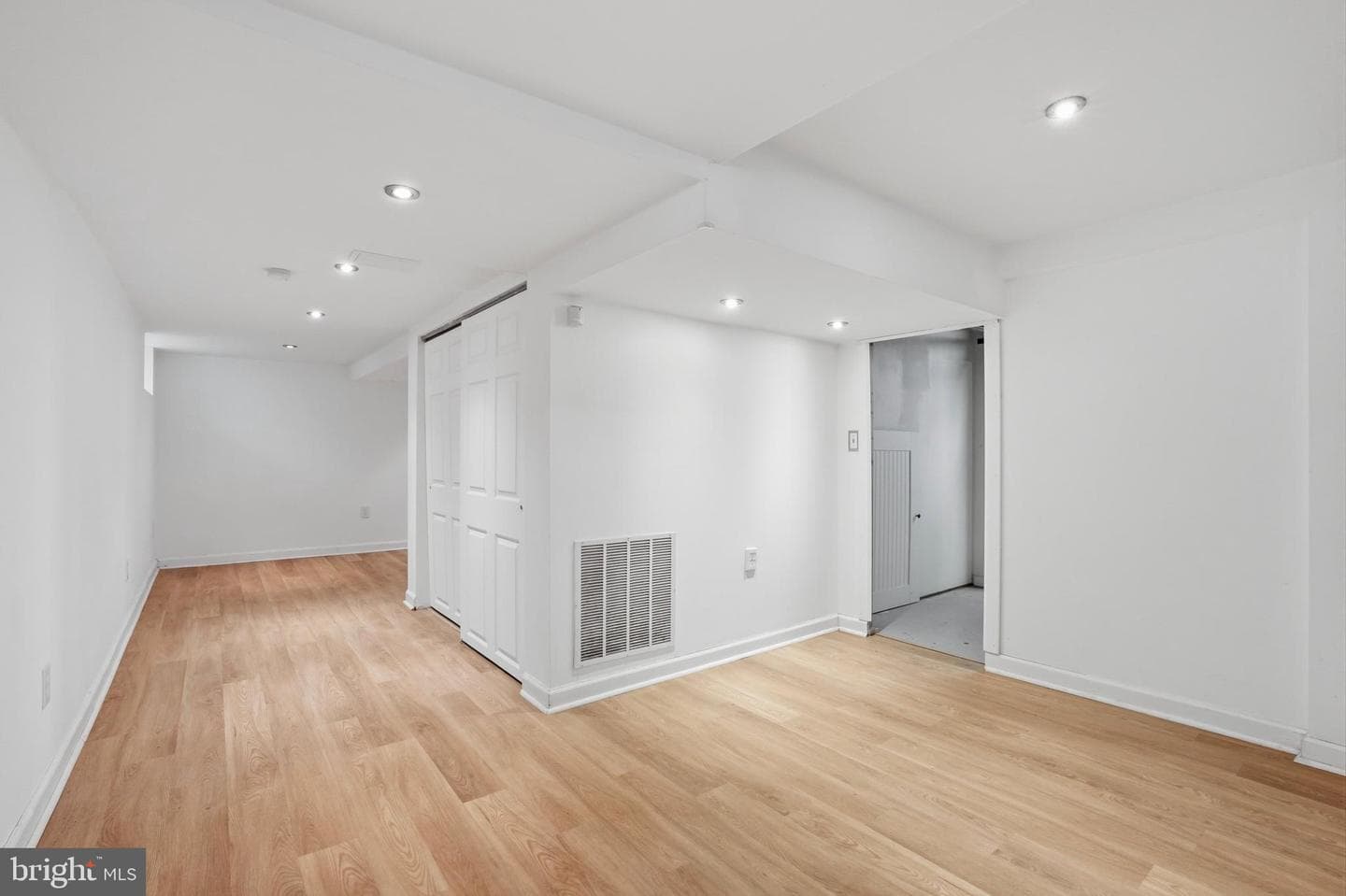 359 Lismore Avenue photo 33