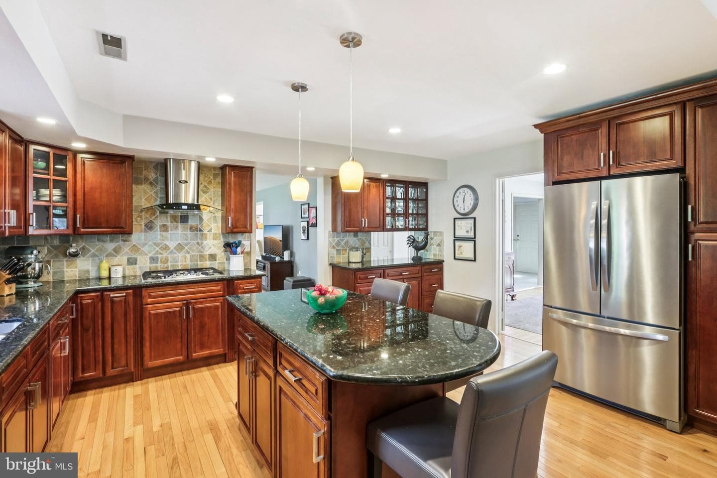 1228 Jarvis photo 26