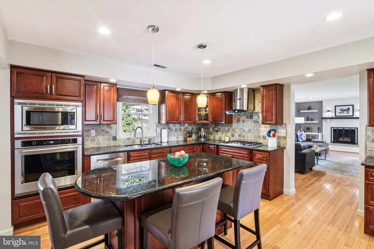 1228 Jarvis photo 27