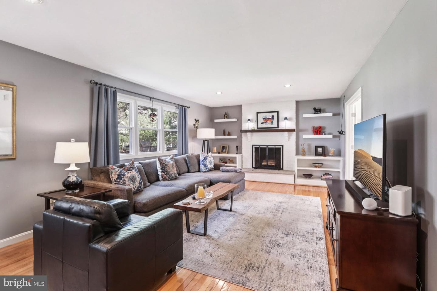 1228 Jarvis photo 3