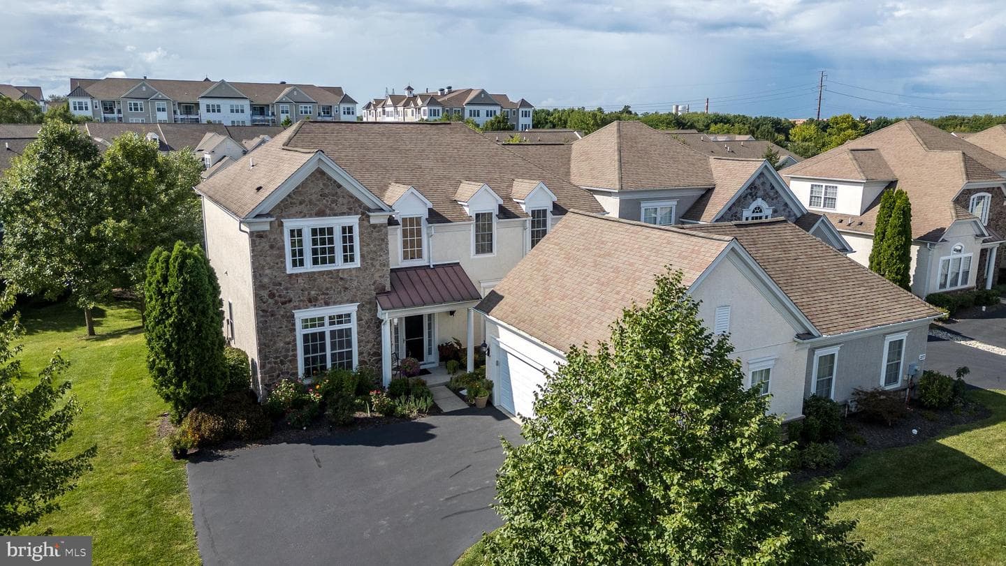 279 Goldenrod Drive photo 2