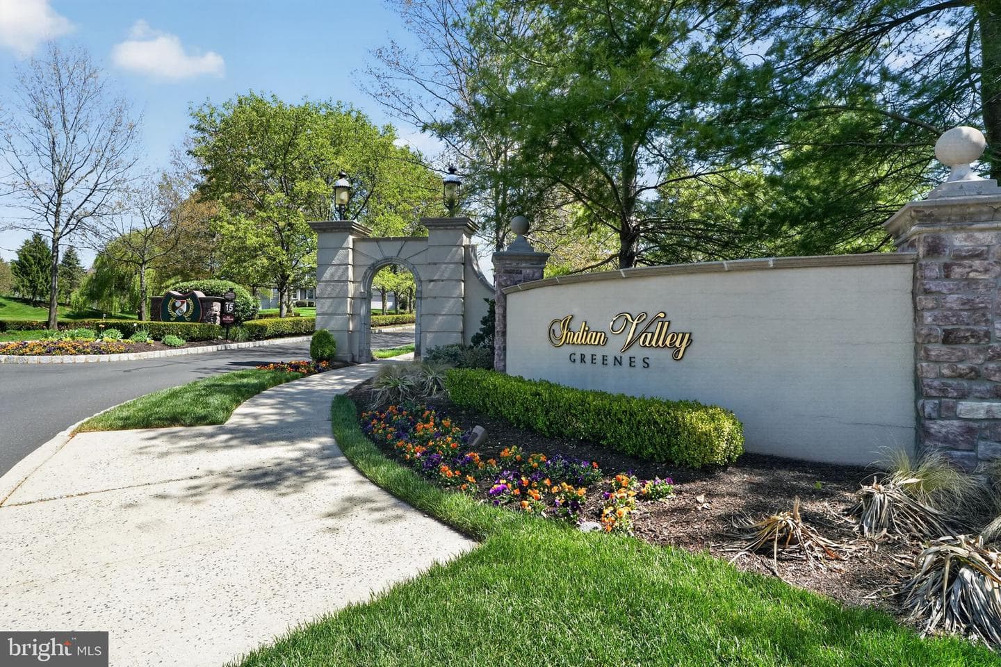 285 Country Club Drive photo 2