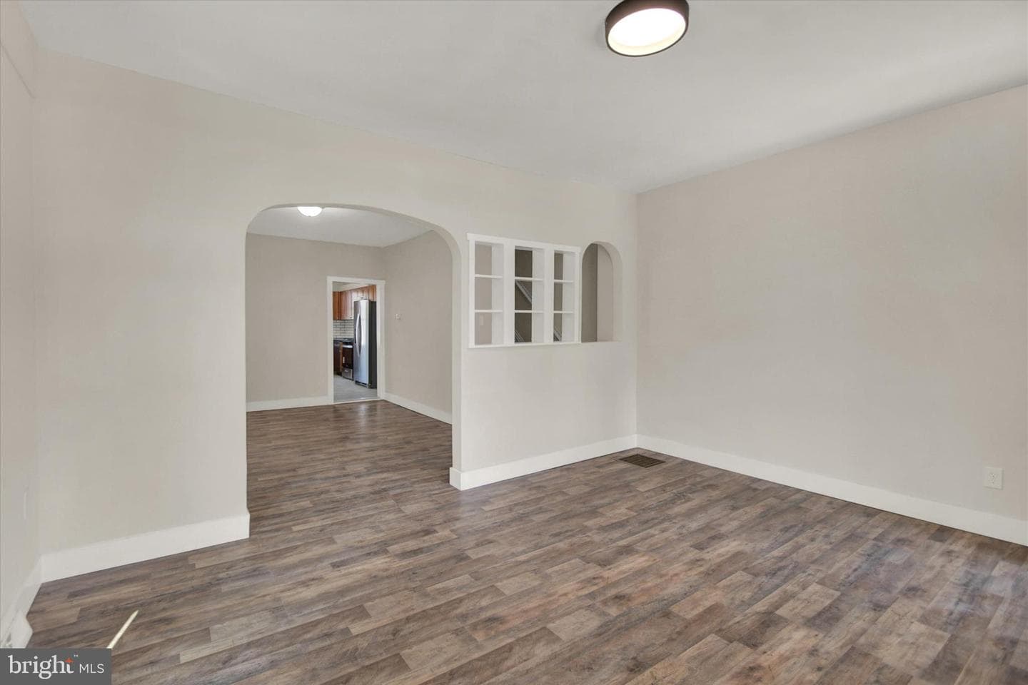 517 W 5th Street photo 7