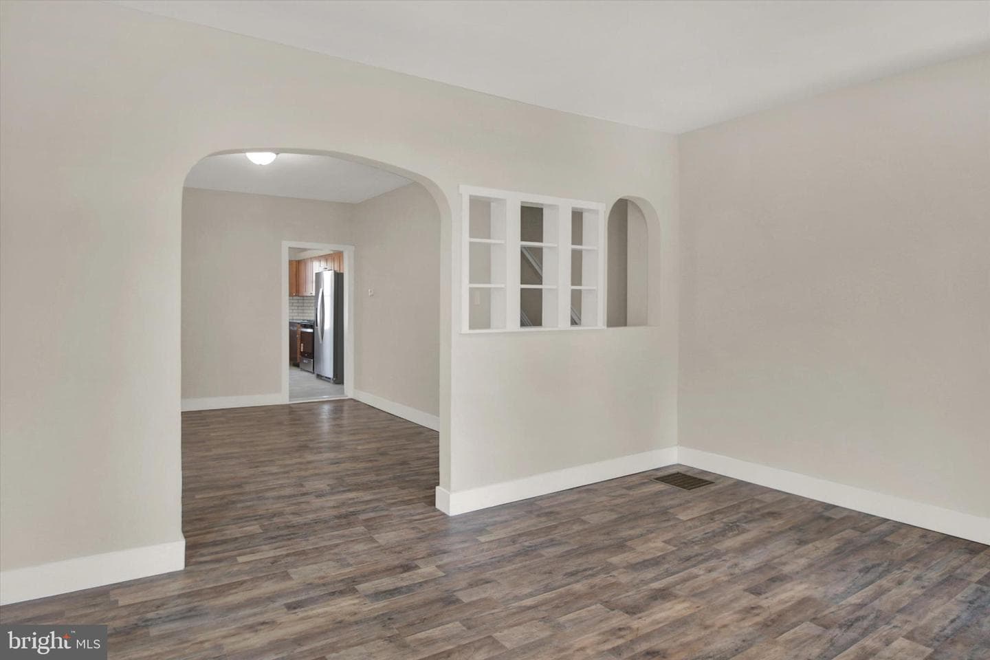 517 W 5th Street photo 8