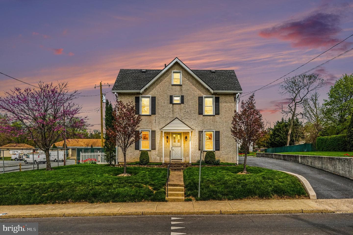 320 W Moreland Avenue