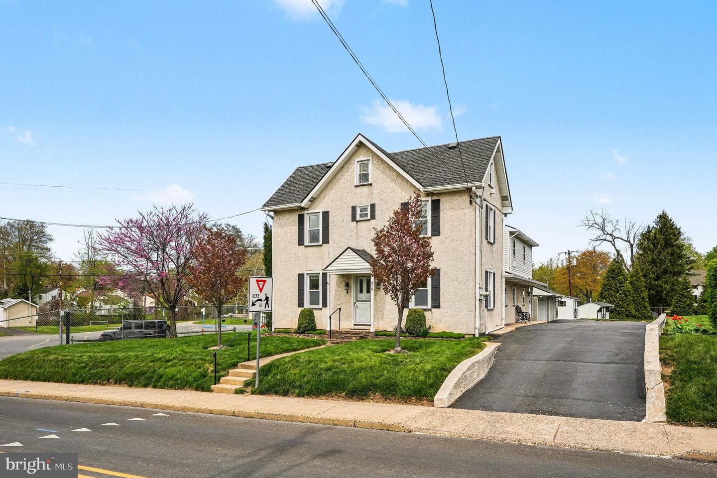 320 W Moreland Avenue photo 3