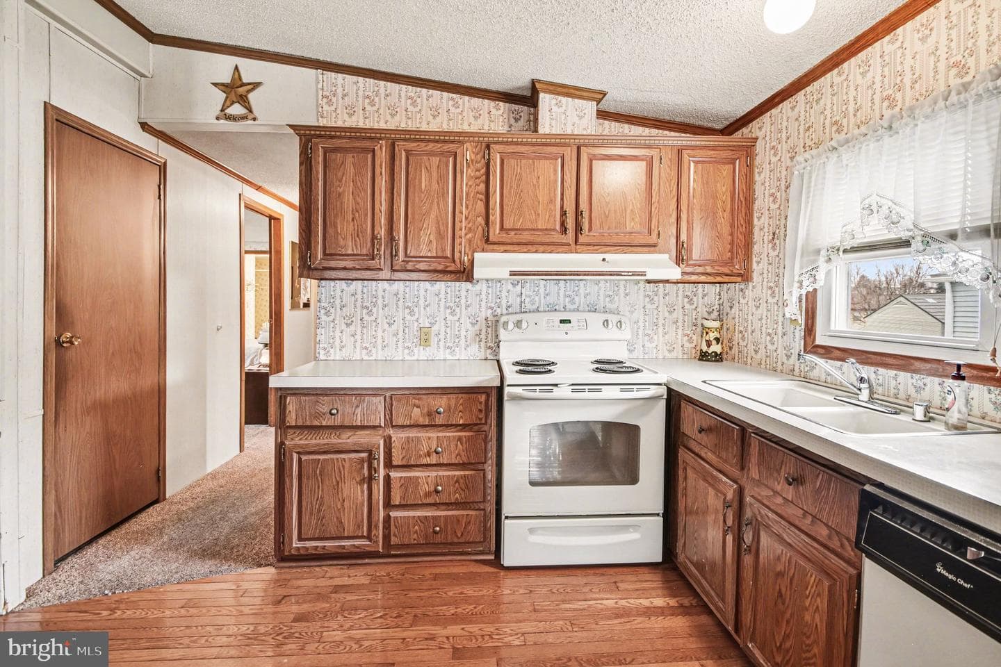 639 Laurel Court photo 5