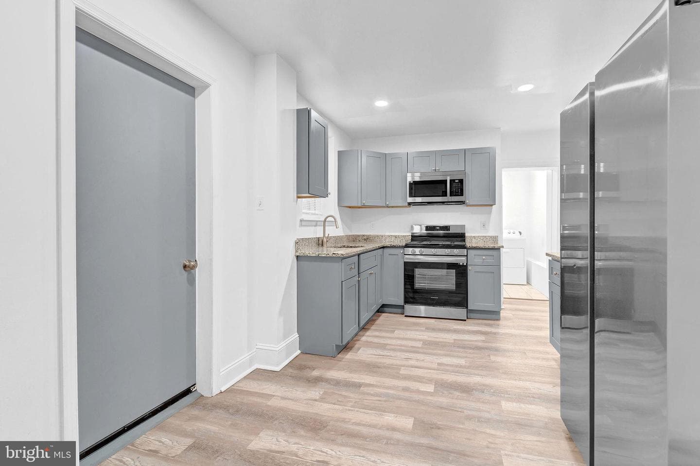 28 W Airy Street photo 10