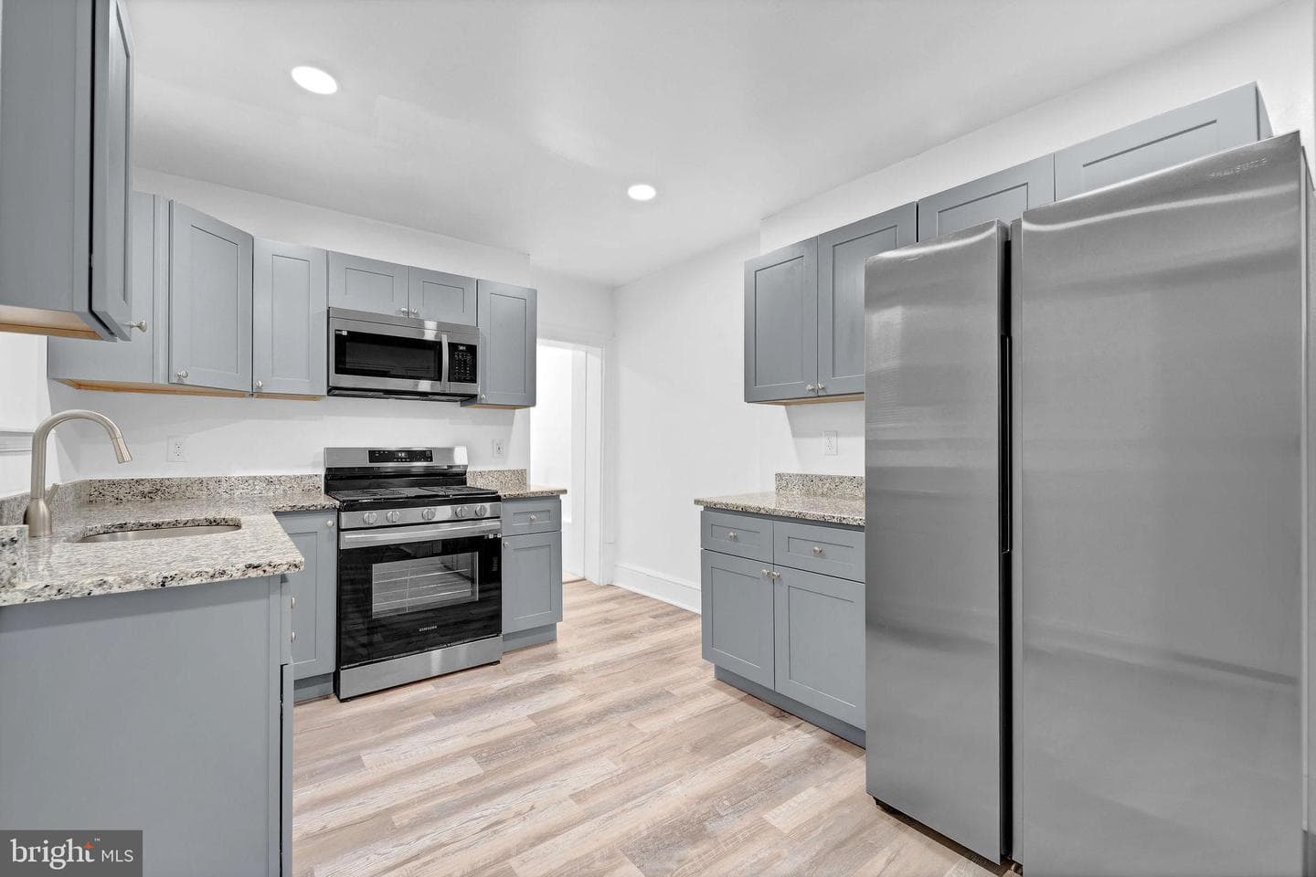 28 W Airy Street photo 5