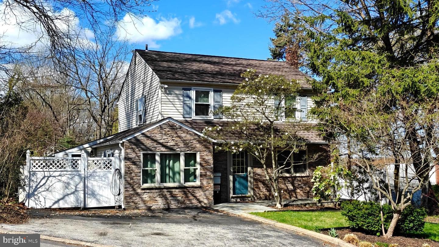 950 Bradfield Road photo 1