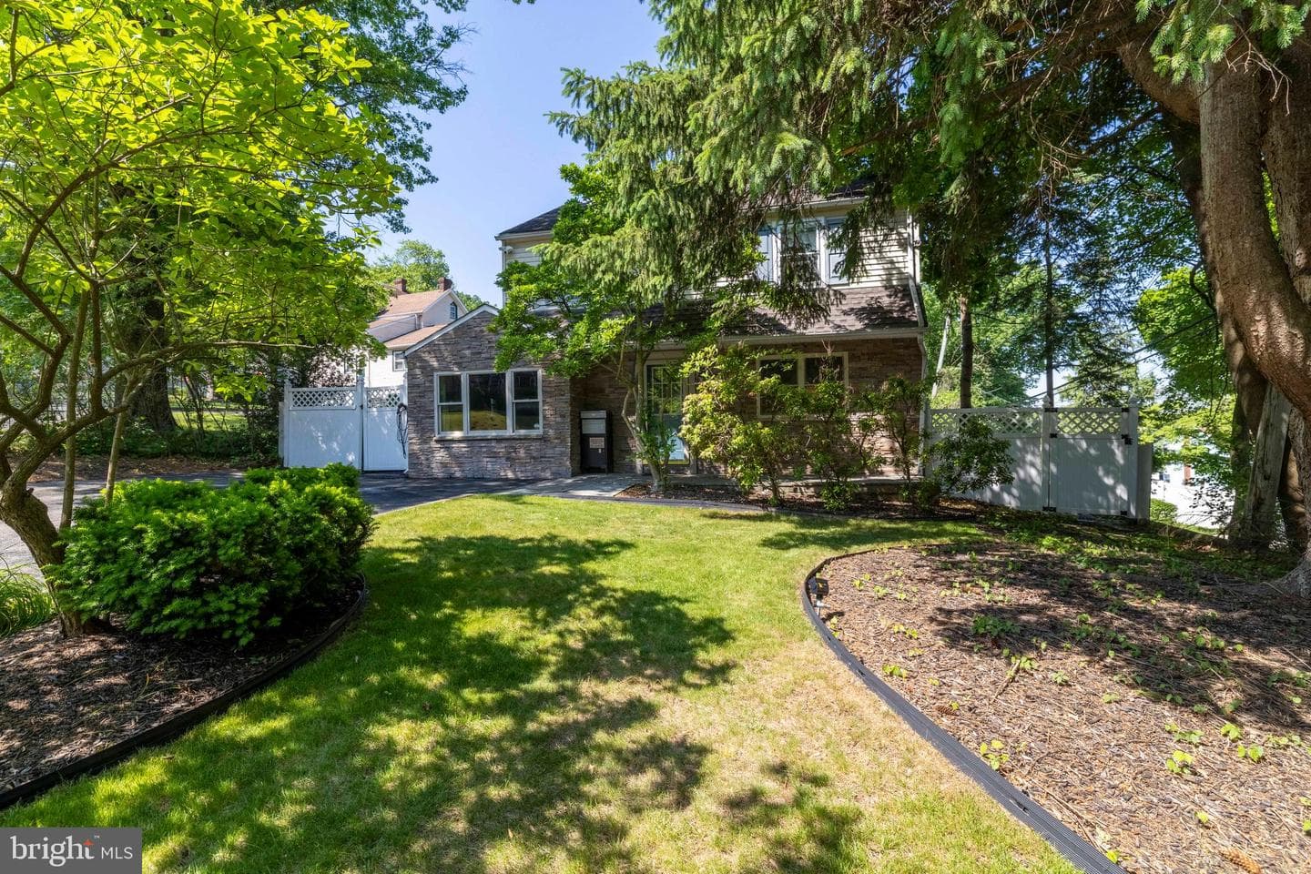 950 Bradfield Road photo 3