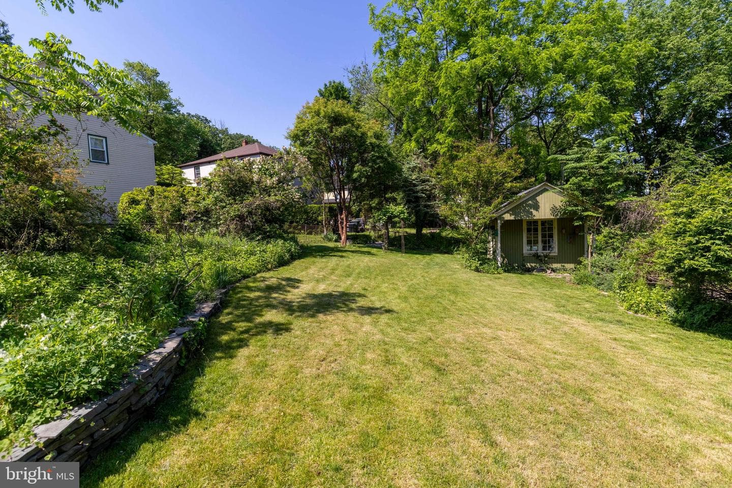 950 Bradfield Road photo 38