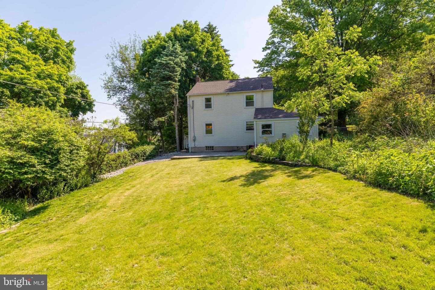 950 Bradfield Road photo 40