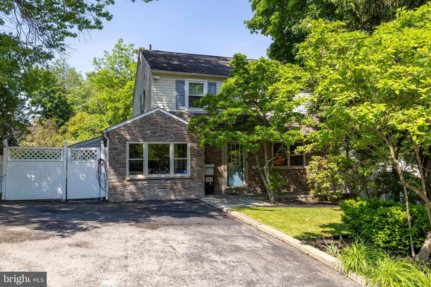 950 Bradfield Road photo 41