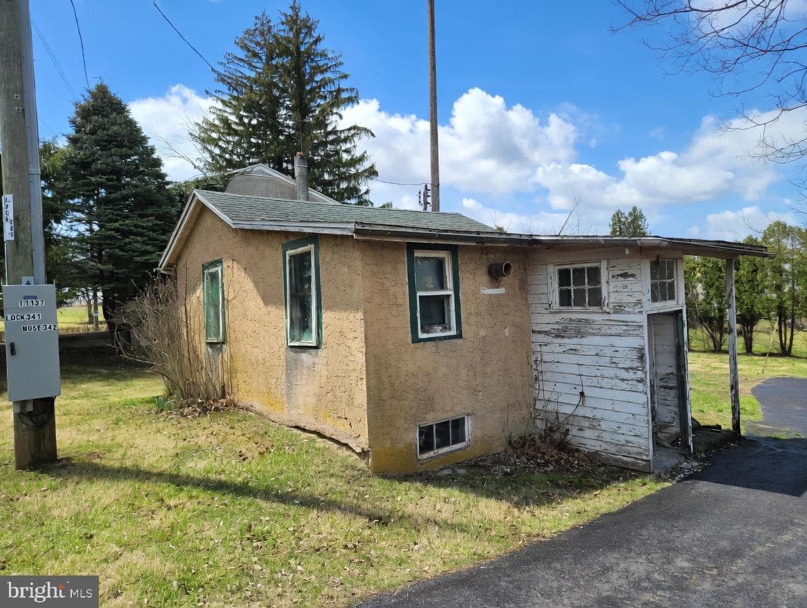 395 Evergreen Road photo 4