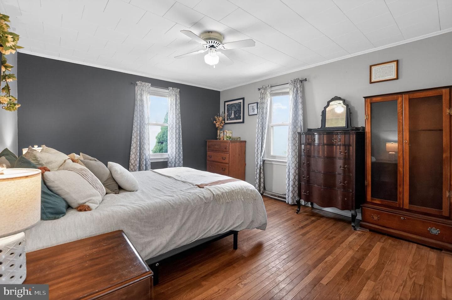 548 Belmont Street photo 11