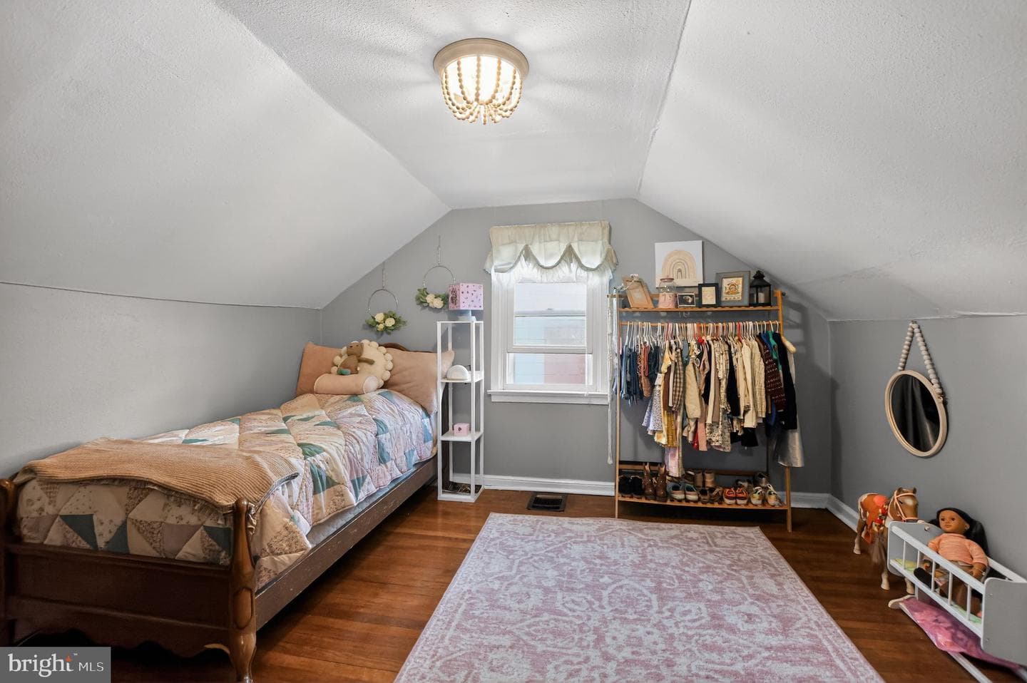 548 Belmont Street photo 14