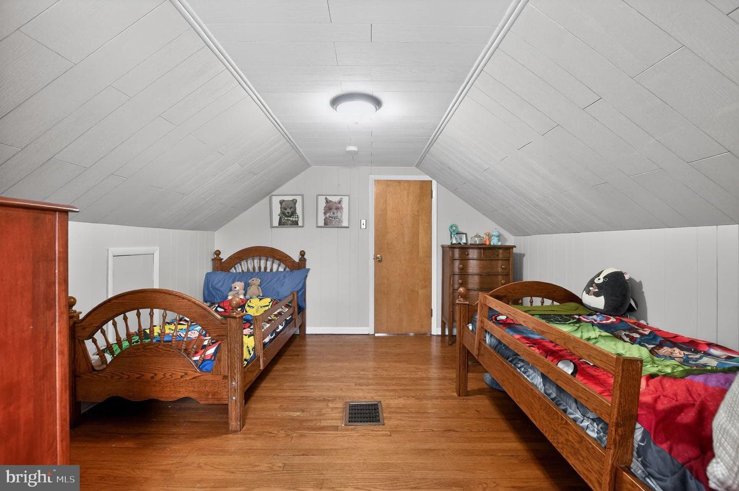 548 Belmont Street photo 16