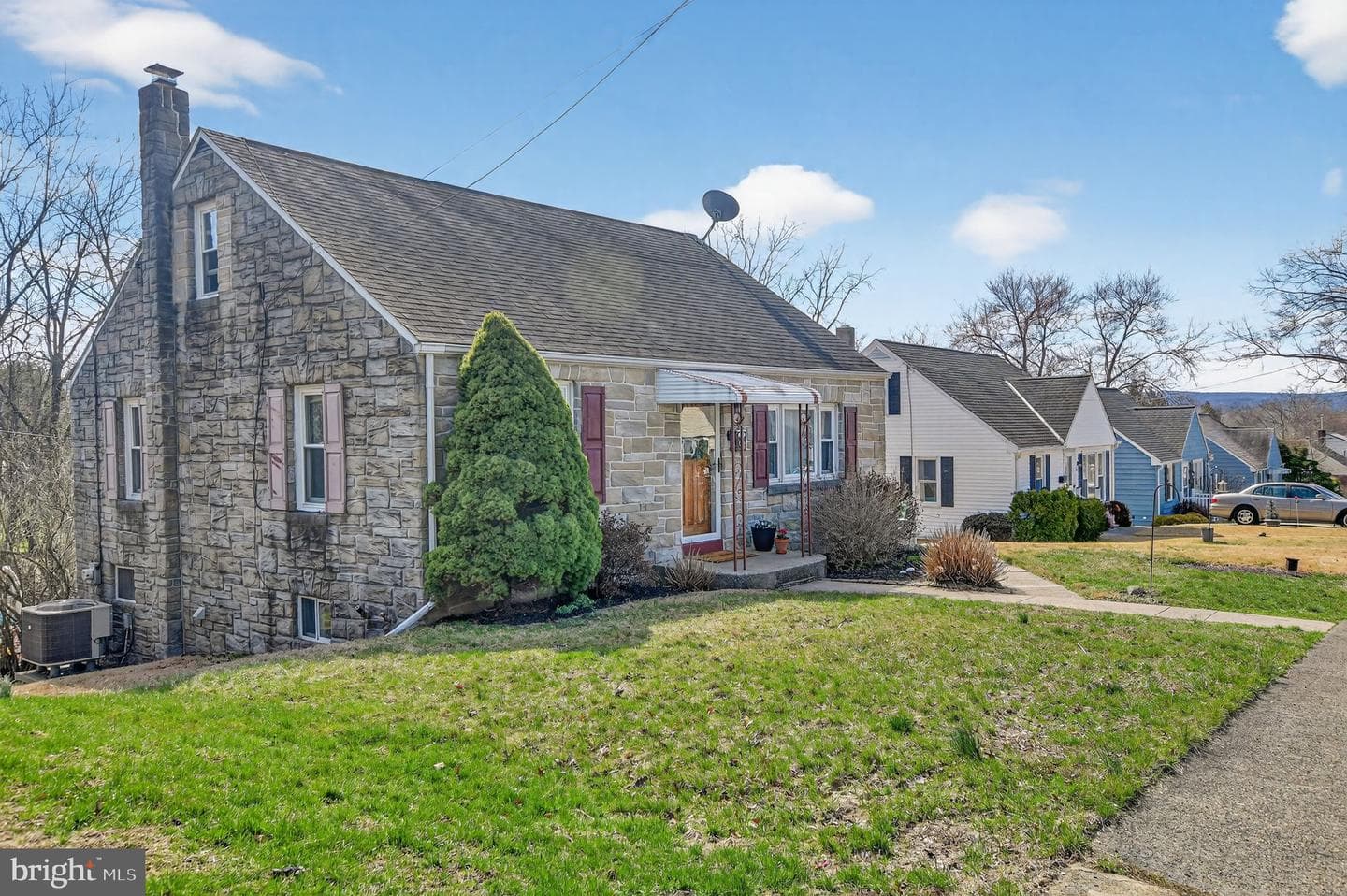 548 Belmont Street photo 2