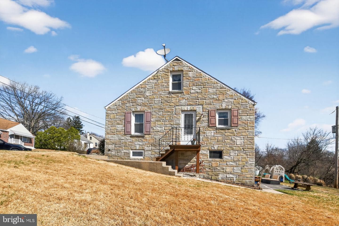 548 Belmont Street photo 25