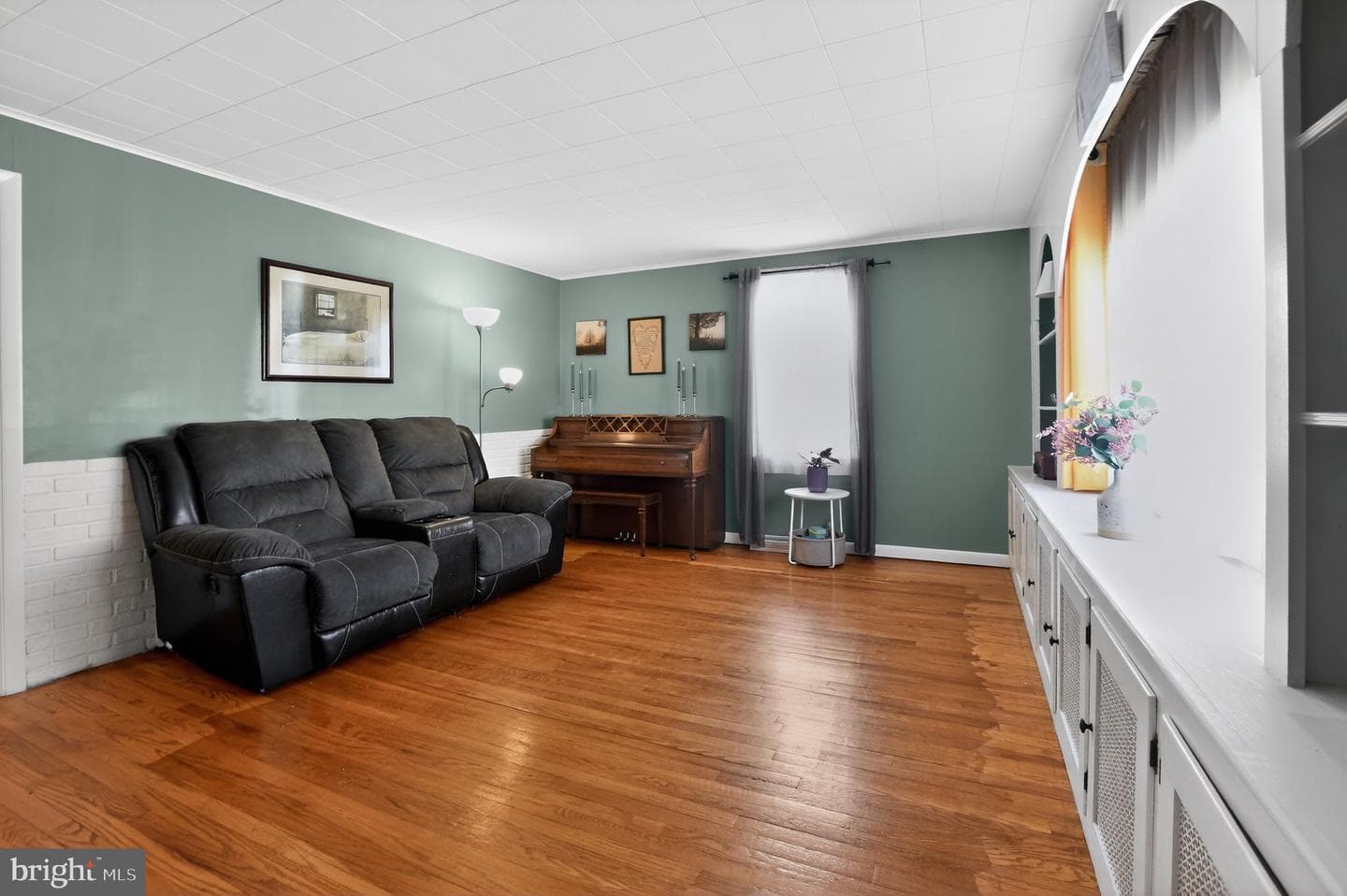 548 Belmont Street photo 4