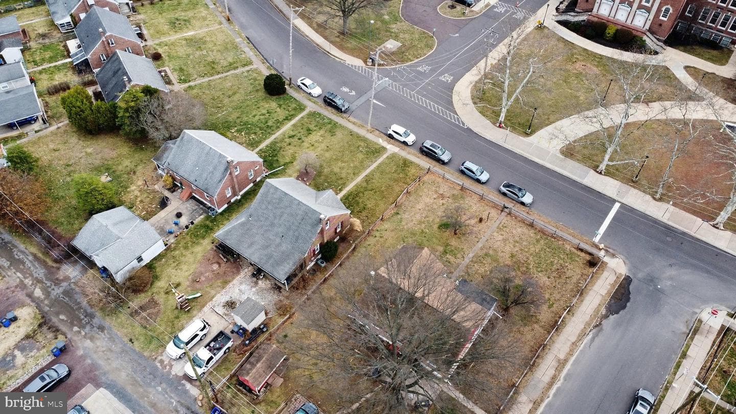 609 N Franklin Street photo 40