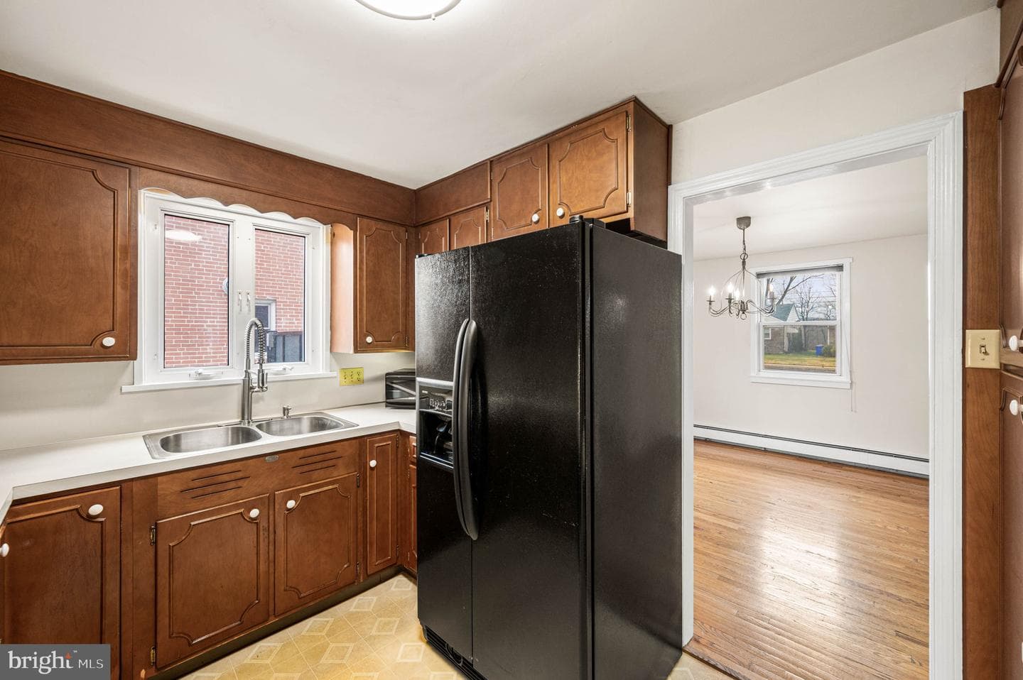 241 W King Street photo 10