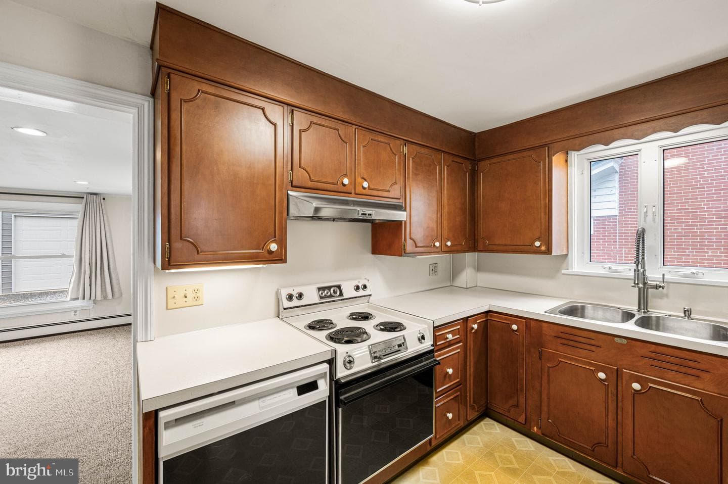 241 W King Street photo 12