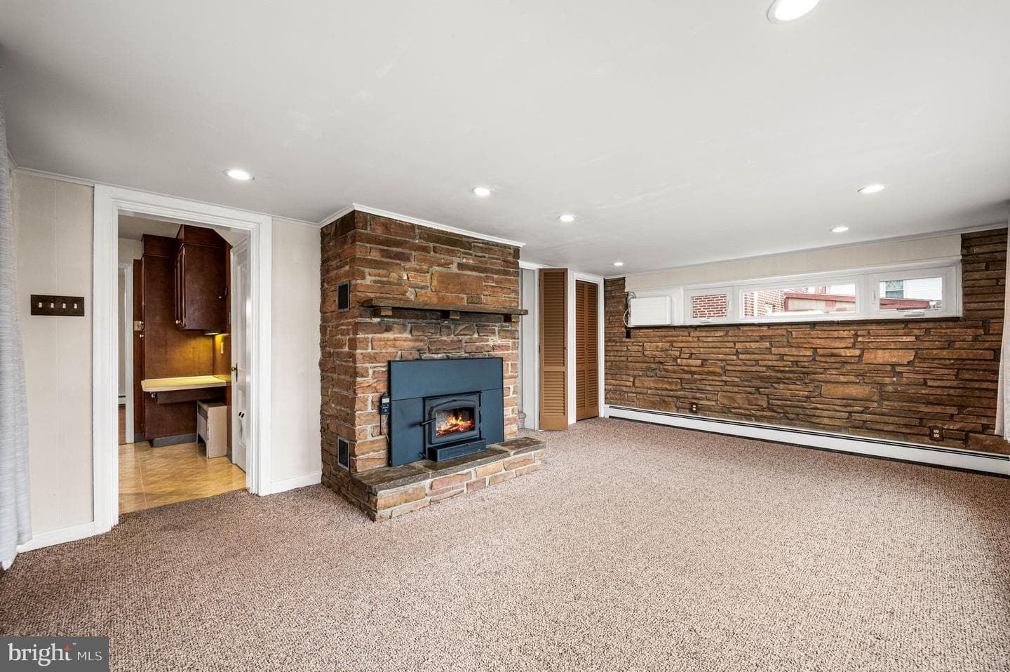 241 W King Street photo 14