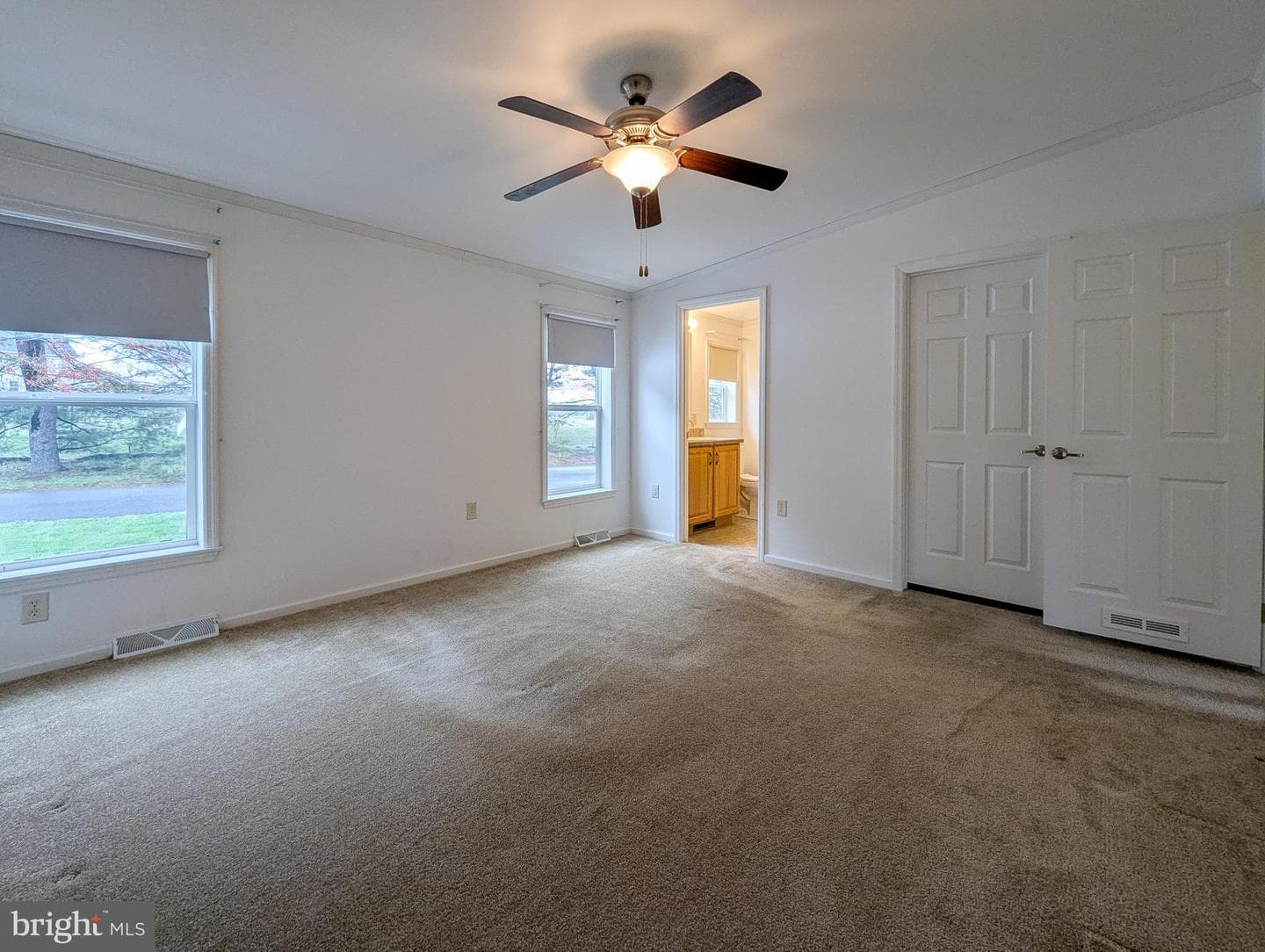 22 Holiday Avenue photo 20