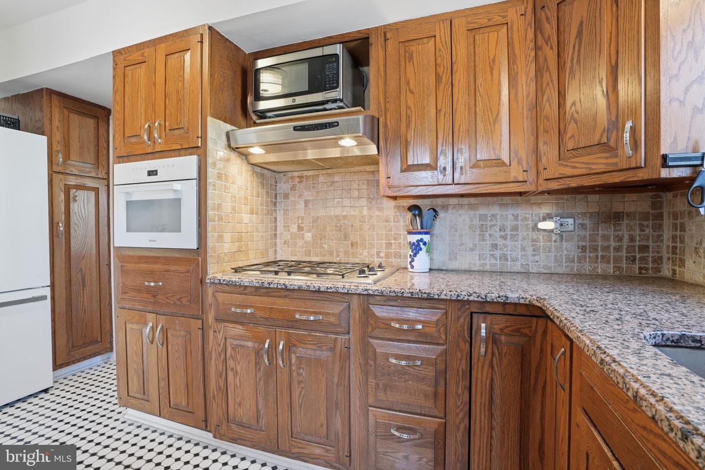 7791 Spring Avenue photo 9