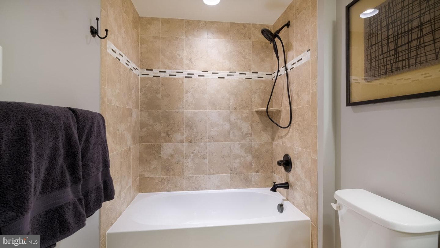 105 Brentwood Court photo 36
