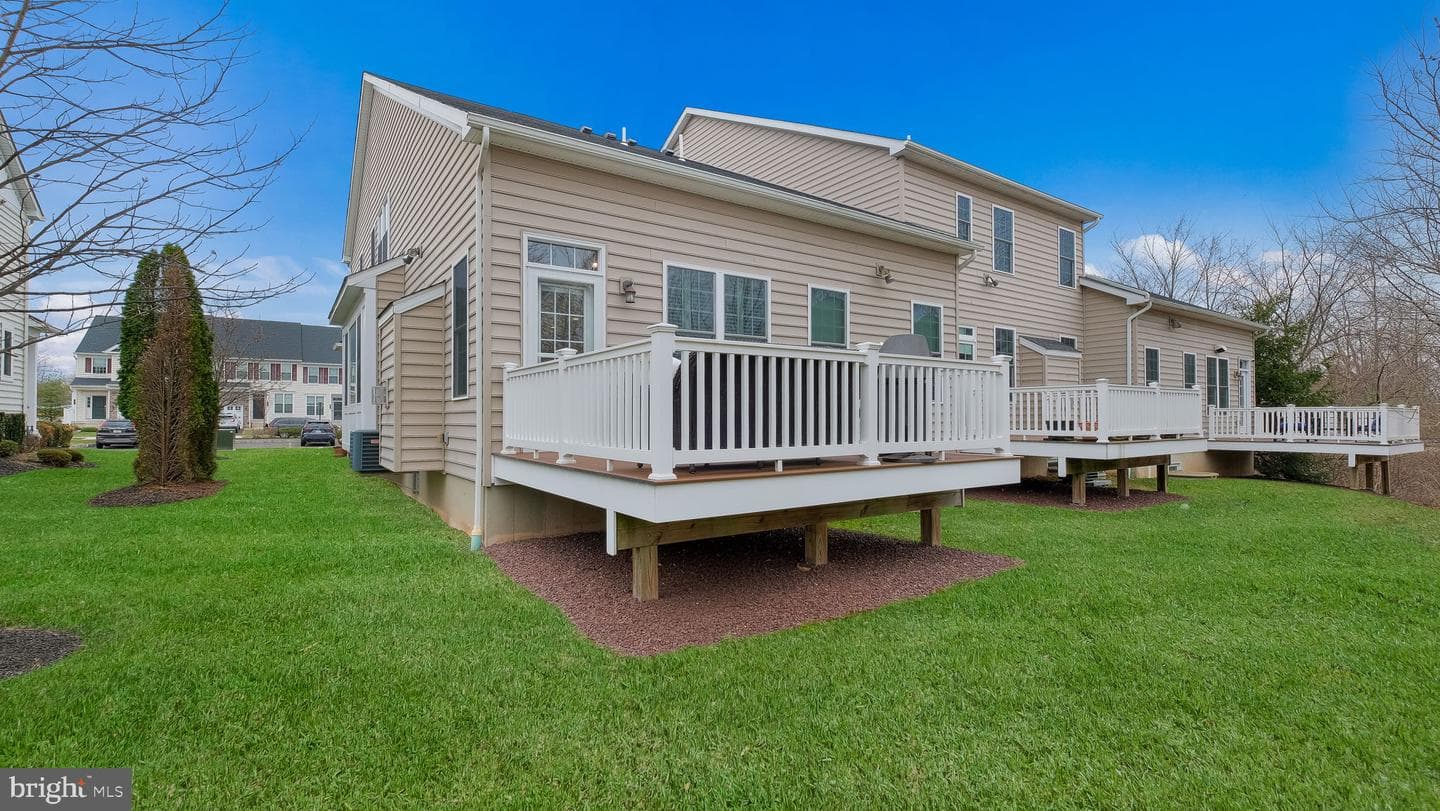 105 Brentwood Court photo 38