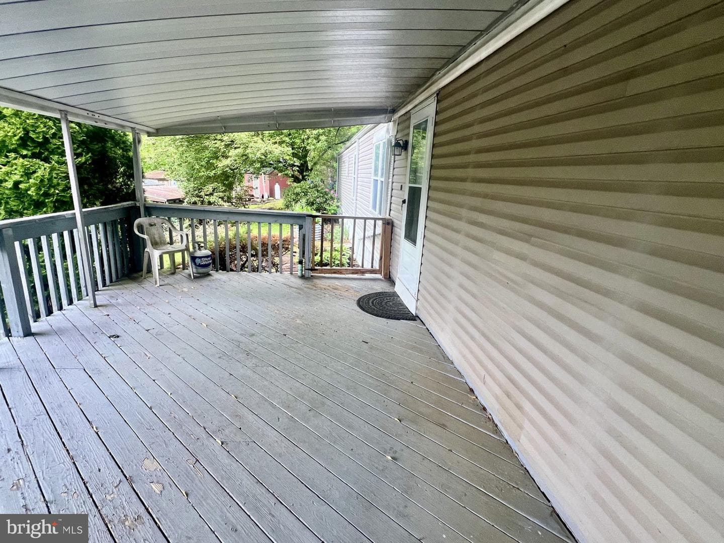 910 Lakeview Drive photo 2
