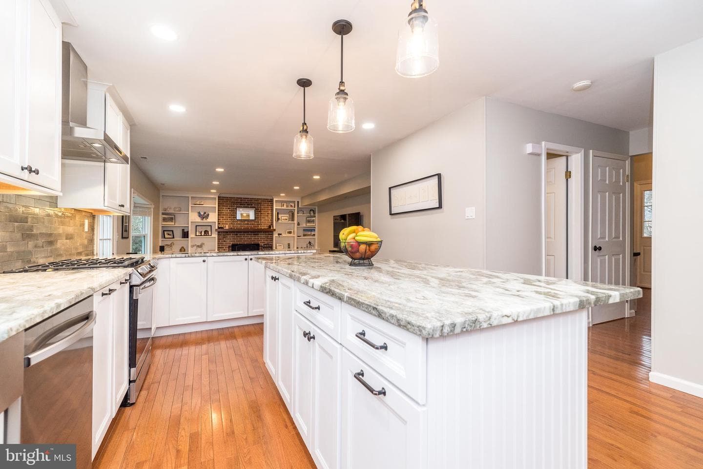 221 Stefan Place photo 16
