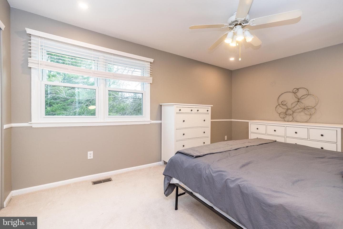 221 Stefan Place photo 43