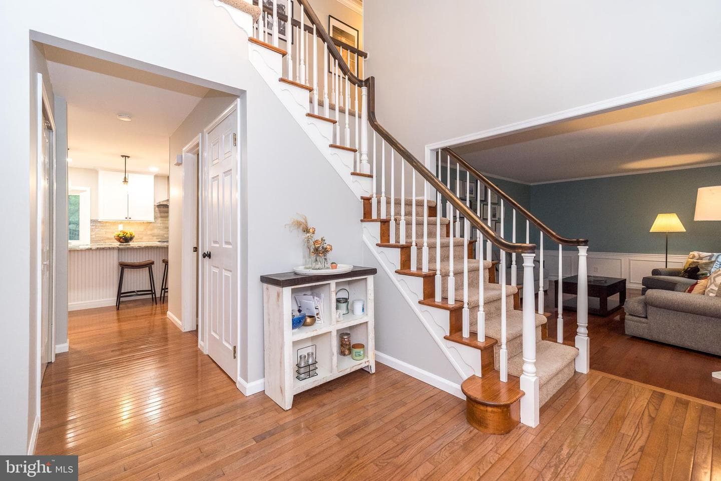 221 Stefan Place photo 8