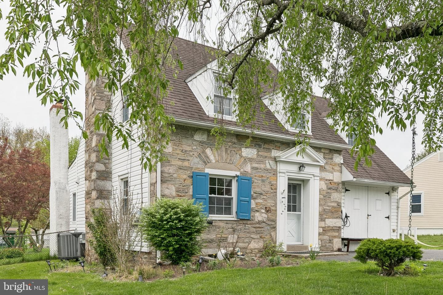 556 Anne Street photo 3