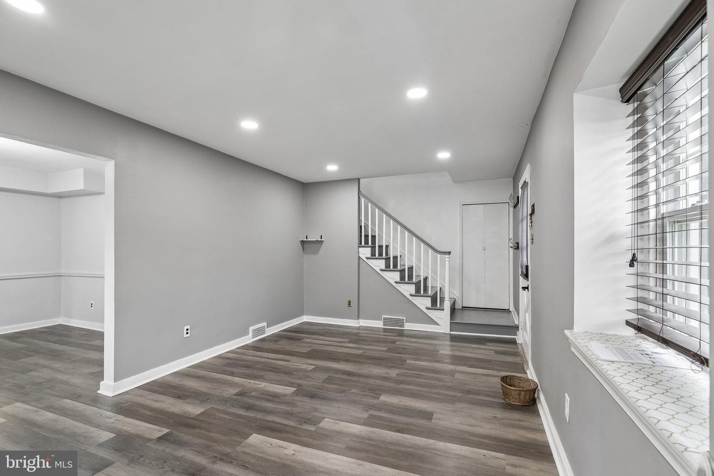 556 Anne Street photo 45