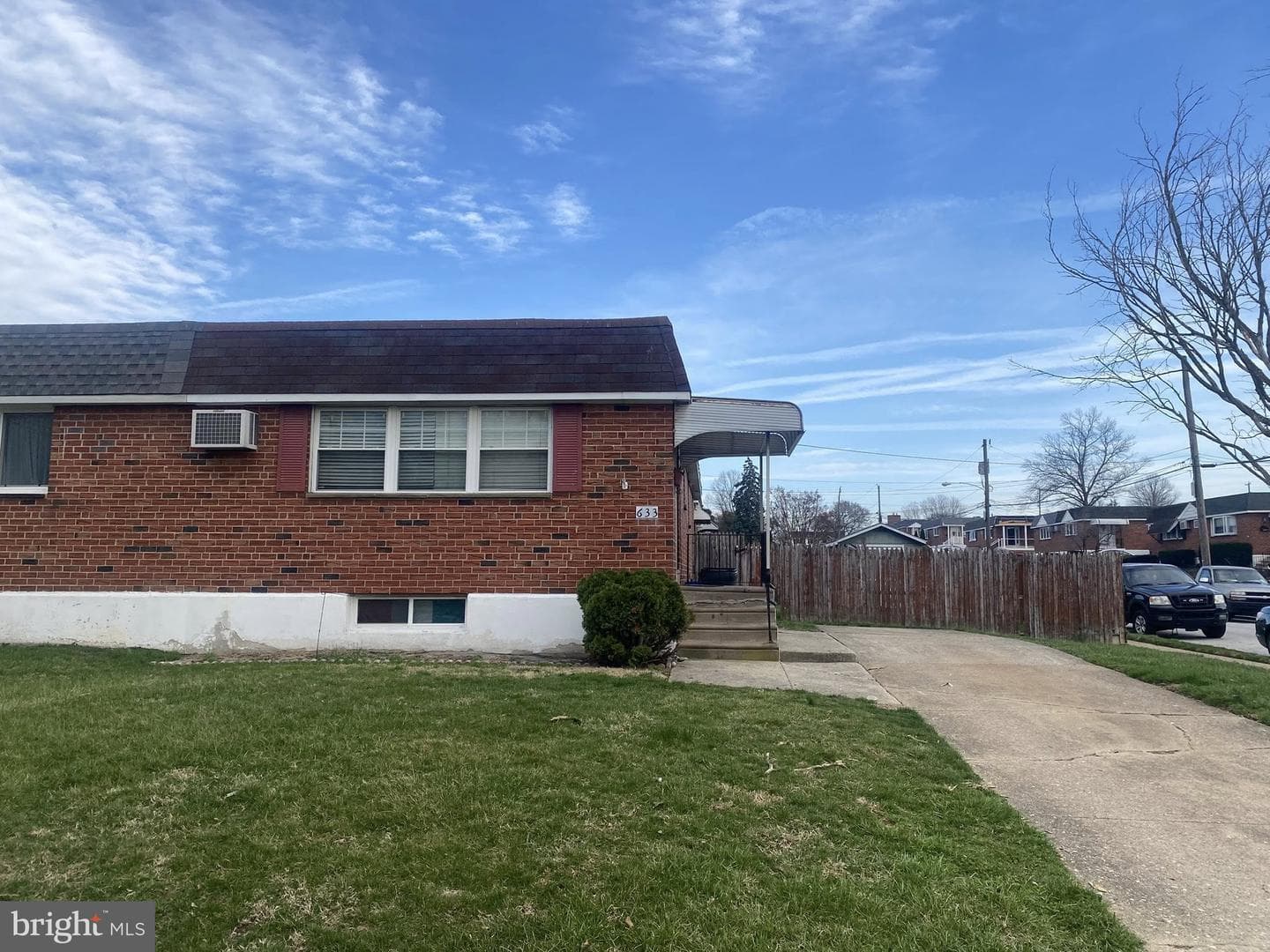 633 Turf Lane