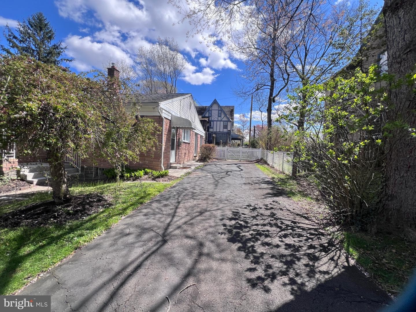 7919 Heather Road photo 2