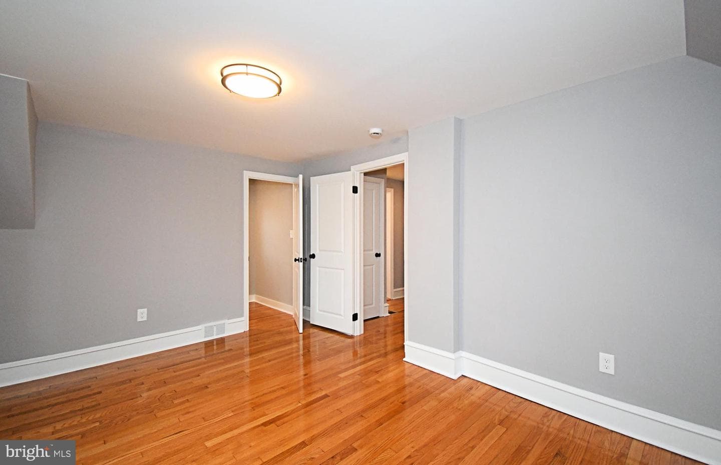 507 Croyden Road photo 29