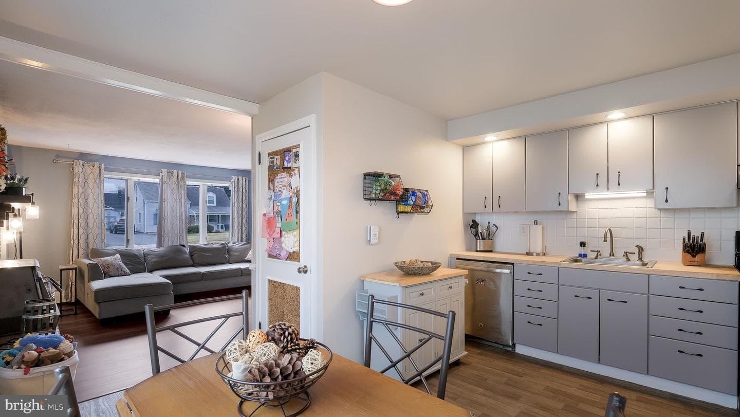 437 Newton Road photo 6